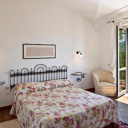 Hotel Villa Rizzo Resort And Spa San Cipriano Picentino Kamer foto